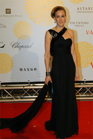Illustration for article titled Sarah Jessica Parker + Valentino = Outrageously Frumpy